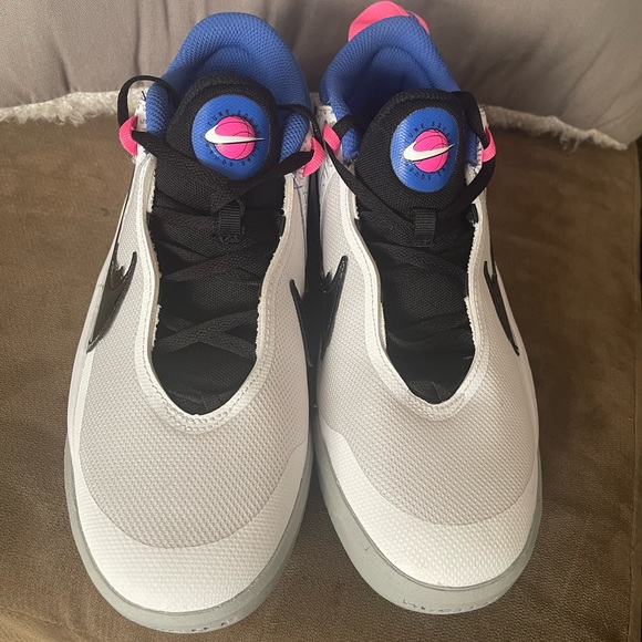 Brand new Nike hustle sneakers - Picture 5 of 5